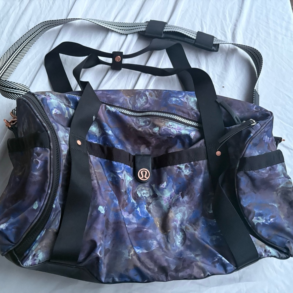 lululemon athletica -Moody mirage duffle bag